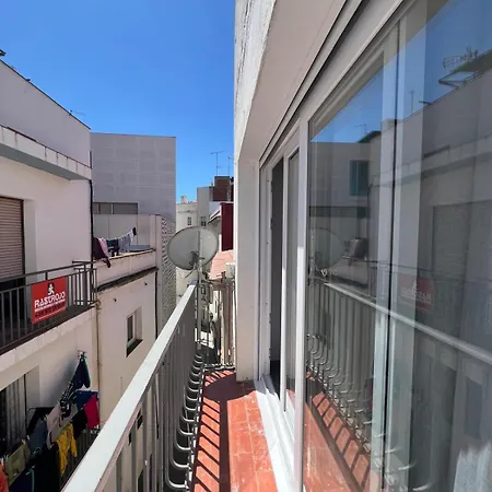 Bonito En El Centro De Av-79 Roses